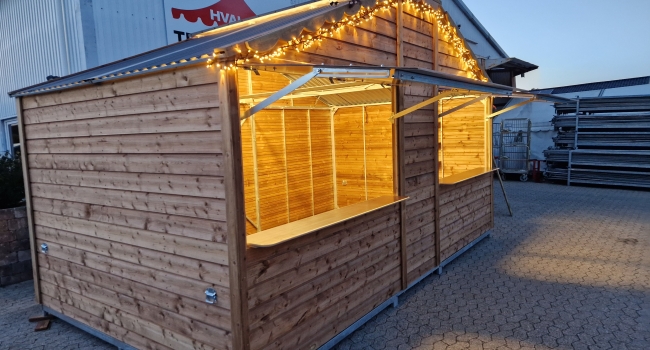 Stor salgsbod set fra siden 5x3 M 